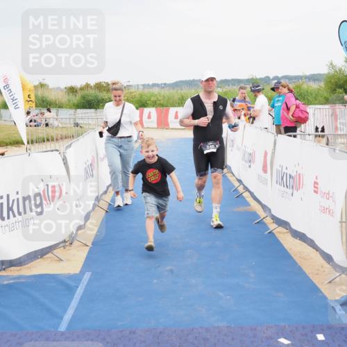 22.06.2025 - Viking Triathlon MichiJ http://msf.ph/oto/8123888 22.06.2025 17:09:46 Ziel 246, 493 meine-sportfotos.de