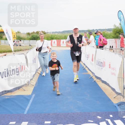 22.06.2025 - Viking Triathlon MichiJ http://msf.ph/oto/8123906 22.06.2025 17:09:47 Ziel 246, 493 meine-sportfotos.de