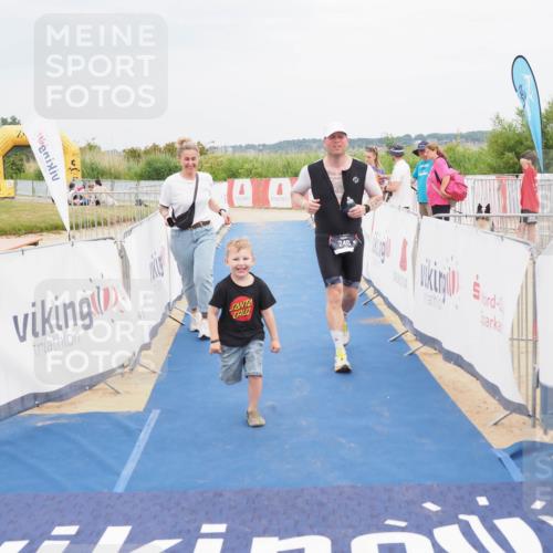 22.06.2025 - Viking Triathlon MichiJ http://msf.ph/oto/8123913 22.06.2025 17:09:47 Ziel 246, 493 meine-sportfotos.de
