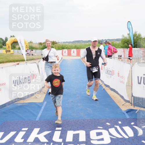 22.06.2025 - Viking Triathlon MichiJ http://msf.ph/oto/8123945 22.06.2025 17:09:47 Ziel 246, 493 meine-sportfotos.de