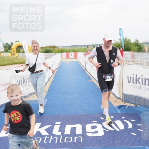 22.06.2025 - Viking Triathlon MichiJ http://msf.ph/oto/8124006 22.06.2025 17:09:48 Ziel 246 meine-sportfotos.de