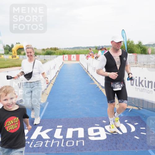 22.06.2025 - Viking Triathlon MichiJ http://msf.ph/oto/8124022 22.06.2025 17:09:49 Ziel 246 meine-sportfotos.de