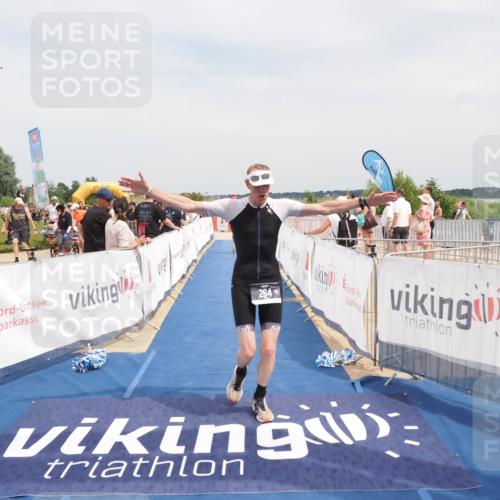 22.06.2025 - Viking Triathlon MichiJ http://msf.ph/oto/8124156 22.06.2025 15:14:55 Ziel 264, 377 meine-sportfotos.de