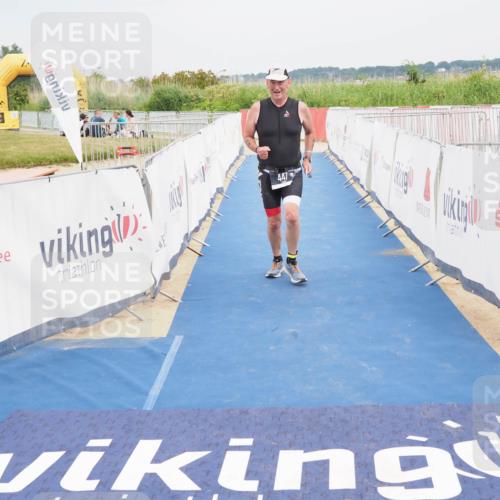 22.06.2025 - Viking Triathlon MichiJ http://msf.ph/oto/8124171 22.06.2025 17:18:03 Ziel 447 meine-sportfotos.de