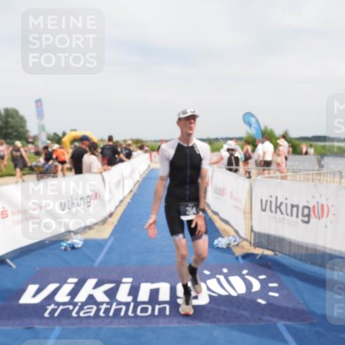22.06.2025 - Viking Triathlon MichiJ http://msf.ph/oto/8124190 22.06.2025 15:14:56 Ziel 264, 377 meine-sportfotos.de
