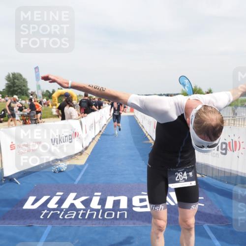 22.06.2025 - Viking Triathlon MichiJ http://msf.ph/oto/8124264 22.06.2025 15:14:58 Ziel 264, 377 meine-sportfotos.de