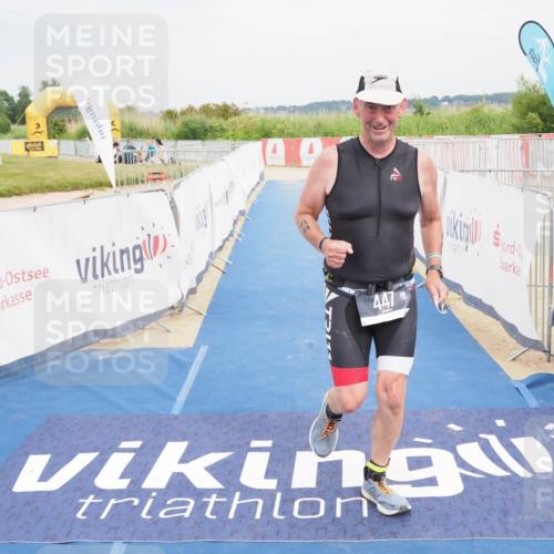 22.06.2025 - Viking Triathlon MichiJ http://msf.ph/oto/8124275 22.06.2025 17:18:04 Ziel 447 meine-sportfotos.de