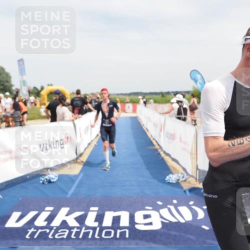 22.06.2025 - Viking Triathlon MichiJ http://msf.ph/oto/8124351 22.06.2025 15:14:59 Ziel 264, 377 meine-sportfotos.de