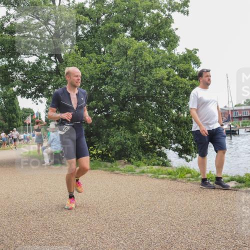 22.06.2025 - Viking Triathlon KatJ http://msf.ph/oto/8124508 22.06.2025 13:40:22 Laufen 225 meine-sportfotos.de