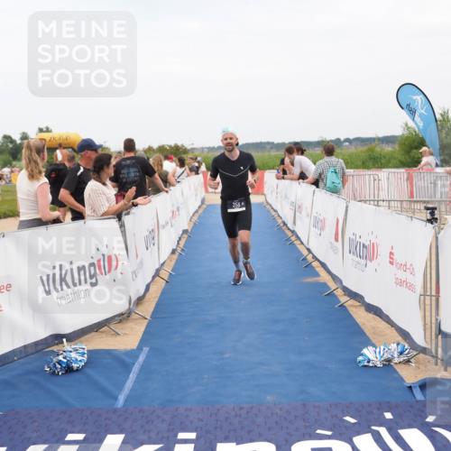22.06.2025 - Viking Triathlon MichiJ http://msf.ph/oto/8124885 22.06.2025 15:19:29 Ziel 358 meine-sportfotos.de