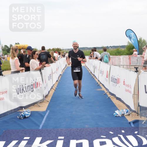 22.06.2025 - Viking Triathlon MichiJ http://msf.ph/oto/8124896 22.06.2025 15:19:29 Ziel 358 meine-sportfotos.de