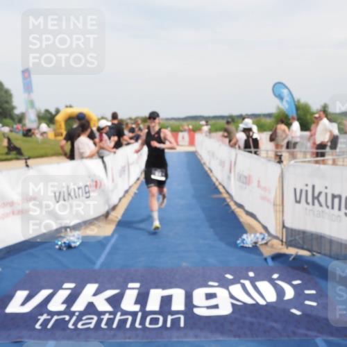 22.06.2025 - Viking Triathlon MichiJ http://msf.ph/oto/8125031 22.06.2025 15:15:27 Ziel 374, 638 meine-sportfotos.de