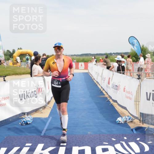 22.06.2025 - Viking Triathlon MichiJ http://msf.ph/oto/8125178 22.06.2025 15:15:47 Ziel 554 meine-sportfotos.de