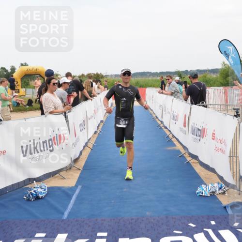 22.06.2025 - Viking Triathlon MichiJ http://msf.ph/oto/8125657 22.06.2025 15:21:01 Ziel 356 meine-sportfotos.de