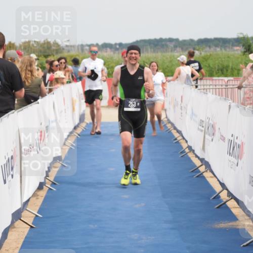 22.06.2025 - Viking Triathlon MichiJ http://msf.ph/oto/8125957 22.06.2025 15:17:10 Ziel 253, 657 meine-sportfotos.de