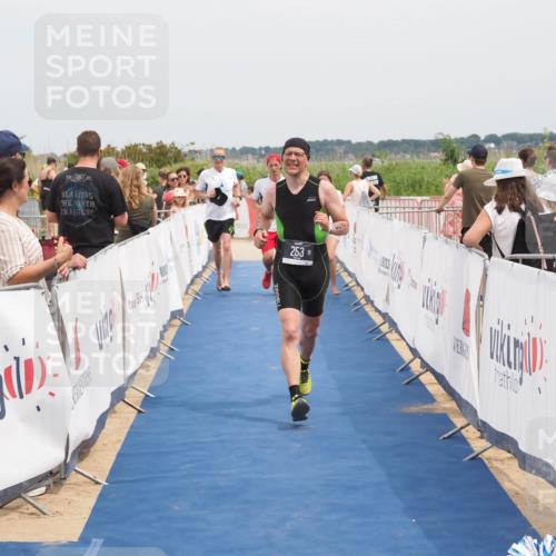 22.06.2025 - Viking Triathlon MichiJ http://msf.ph/oto/8125979 22.06.2025 15:17:11 Ziel 253, 657 meine-sportfotos.de