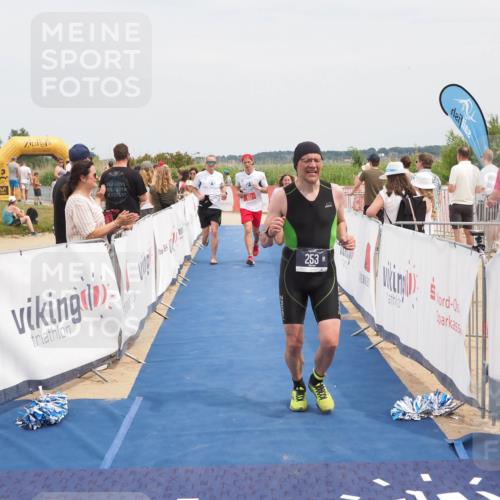 22.06.2025 - Viking Triathlon MichiJ http://msf.ph/oto/8126009 22.06.2025 15:17:12 Ziel 253, 657 meine-sportfotos.de