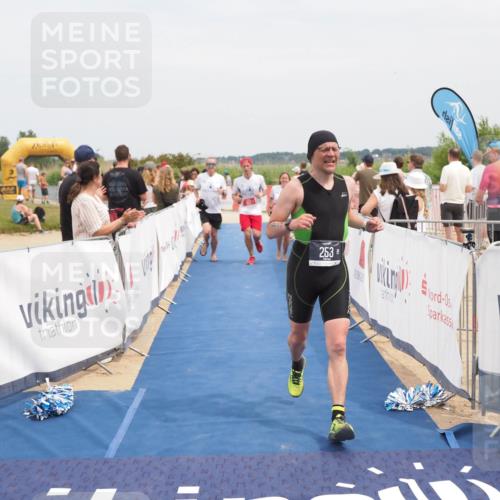 22.06.2025 - Viking Triathlon MichiJ http://msf.ph/oto/8126013 22.06.2025 15:17:12 Ziel 253, 657 meine-sportfotos.de