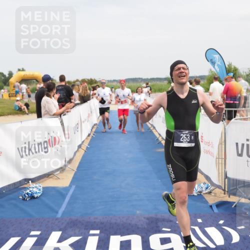 22.06.2025 - Viking Triathlon MichiJ http://msf.ph/oto/8126023 22.06.2025 15:17:12 Ziel 253, 657 meine-sportfotos.de