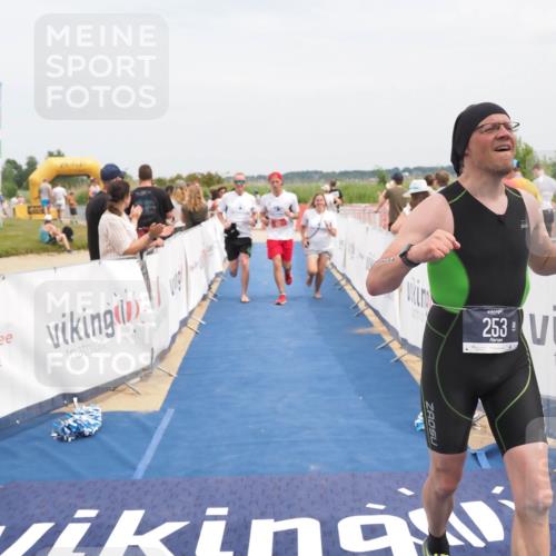 22.06.2025 - Viking Triathlon MichiJ http://msf.ph/oto/8126032 22.06.2025 15:17:13 Ziel 253, 657 meine-sportfotos.de
