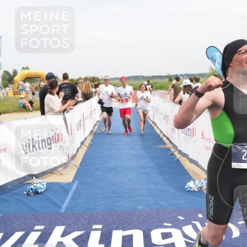 22.06.2025 - Viking Triathlon MichiJ http://msf.ph/oto/8126035 22.06.2025 15:17:13 Ziel 253, 657 meine-sportfotos.de