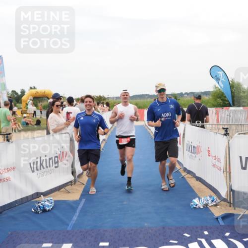 22.06.2025 - Viking Triathlon MichiJ http://msf.ph/oto/8126317 22.06.2025 15:22:56 Ziel 658 meine-sportfotos.de