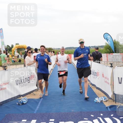 22.06.2025 - Viking Triathlon MichiJ http://msf.ph/oto/8126321 22.06.2025 15:22:56 Ziel 658 meine-sportfotos.de