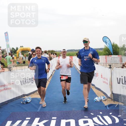 22.06.2025 - Viking Triathlon MichiJ http://msf.ph/oto/8126328 22.06.2025 15:22:57 Ziel 658 meine-sportfotos.de