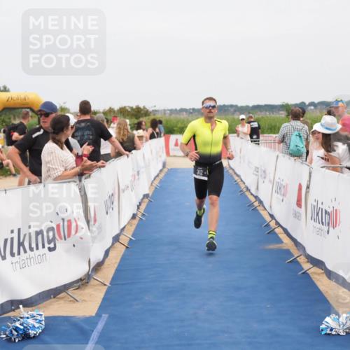 22.06.2025 - Viking Triathlon MichiJ http://msf.ph/oto/8126332 22.06.2025 15:17:57 Ziel 312 meine-sportfotos.de