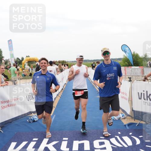 22.06.2025 - Viking Triathlon MichiJ http://msf.ph/oto/8126333 22.06.2025 15:22:57 Ziel 658 meine-sportfotos.de