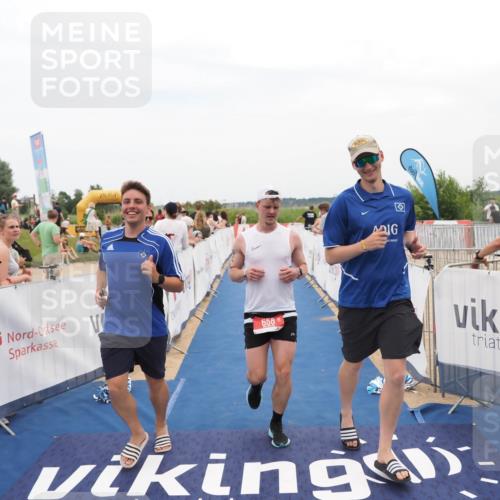 22.06.2025 - Viking Triathlon MichiJ http://msf.ph/oto/8126335 22.06.2025 15:22:57 Ziel 658 meine-sportfotos.de