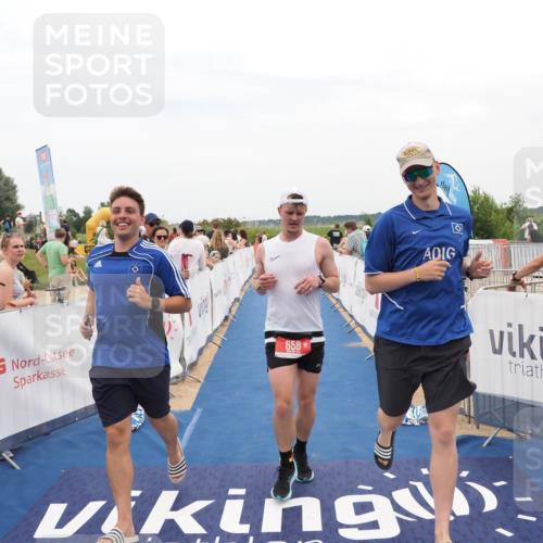 22.06.2025 - Viking Triathlon MichiJ http://msf.ph/oto/8126338 22.06.2025 15:22:57 Ziel 658 meine-sportfotos.de