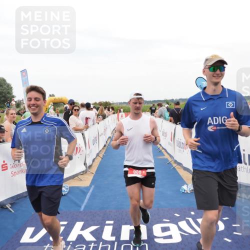 22.06.2025 - Viking Triathlon MichiJ http://msf.ph/oto/8126346 22.06.2025 15:22:57 Ziel 658 meine-sportfotos.de