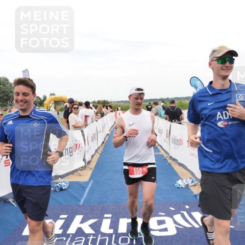 22.06.2025 - Viking Triathlon MichiJ http://msf.ph/oto/8126349 22.06.2025 15:22:58 Ziel 658 meine-sportfotos.de