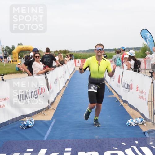 22.06.2025 - Viking Triathlon MichiJ http://msf.ph/oto/8126357 22.06.2025 15:17:58 Ziel 312 meine-sportfotos.de