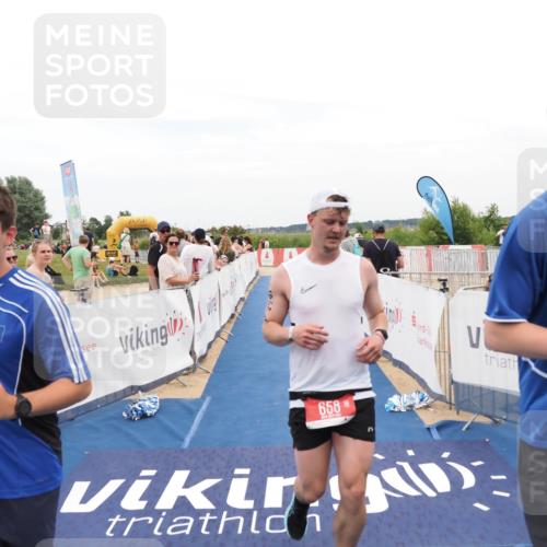 22.06.2025 - Viking Triathlon MichiJ http://msf.ph/oto/8126359 22.06.2025 15:22:58 Ziel 658 meine-sportfotos.de
