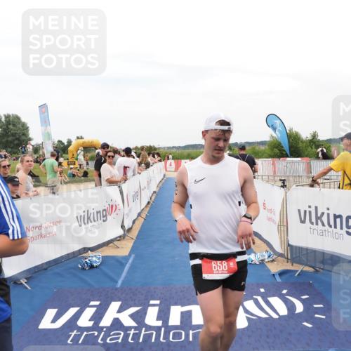 22.06.2025 - Viking Triathlon MichiJ http://msf.ph/oto/8126364 22.06.2025 15:22:58 Ziel 658 meine-sportfotos.de