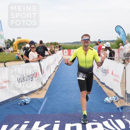 22.06.2025 - Viking Triathlon MichiJ http://msf.ph/oto/8126368 22.06.2025 15:17:58 Ziel 312 meine-sportfotos.de