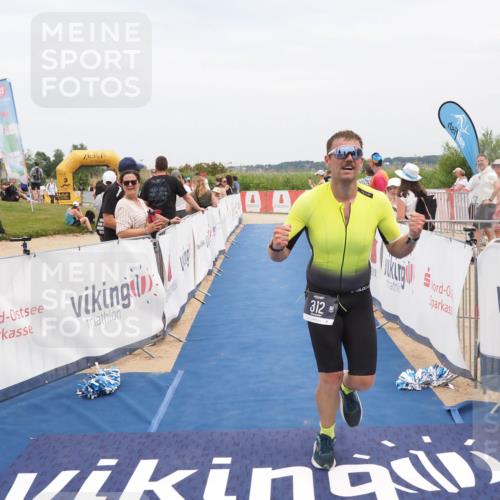 22.06.2025 - Viking Triathlon MichiJ http://msf.ph/oto/8126371 22.06.2025 15:17:59 Ziel 312 meine-sportfotos.de