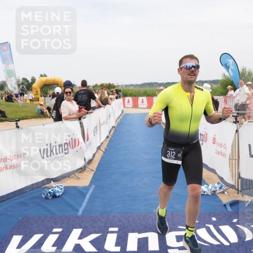 22.06.2025 - Viking Triathlon MichiJ http://msf.ph/oto/8126376 22.06.2025 15:17:59 Ziel 312 meine-sportfotos.de