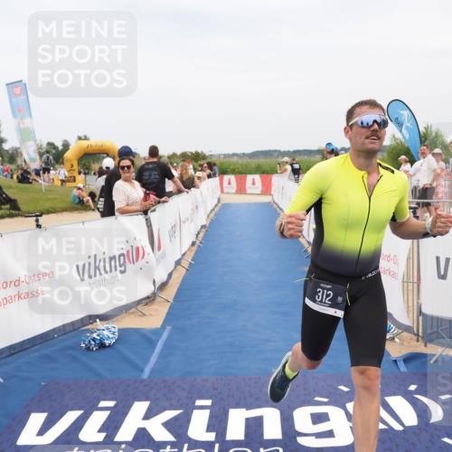 22.06.2025 - Viking Triathlon MichiJ http://msf.ph/oto/8126379 22.06.2025 15:17:59 Ziel 312 meine-sportfotos.de