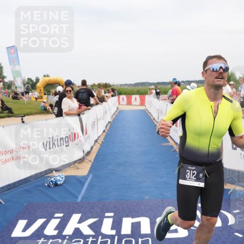 22.06.2025 - Viking Triathlon MichiJ http://msf.ph/oto/8126383 22.06.2025 15:17:59 Ziel 312 meine-sportfotos.de