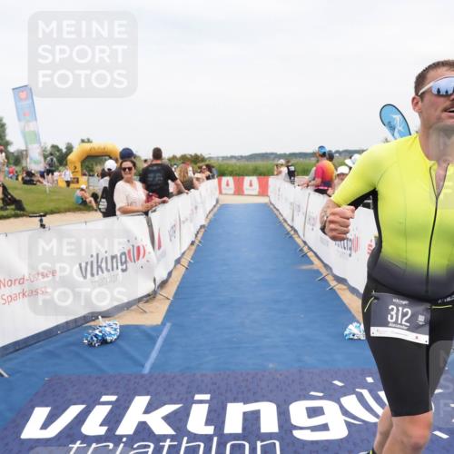 22.06.2025 - Viking Triathlon MichiJ http://msf.ph/oto/8126387 22.06.2025 15:17:59 Ziel 312 meine-sportfotos.de