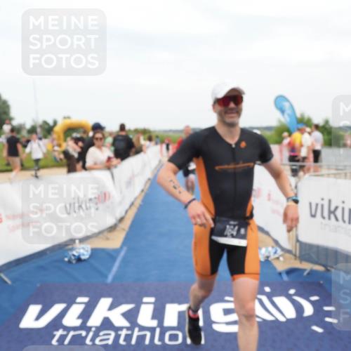 22.06.2025 - Viking Triathlon MichiJ http://msf.ph/oto/8126691 22.06.2025 15:18:19 Ziel 164, 300 meine-sportfotos.de