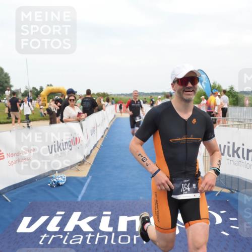 22.06.2025 - Viking Triathlon MichiJ http://msf.ph/oto/8126693 22.06.2025 15:18:19 Ziel 164, 300 meine-sportfotos.de