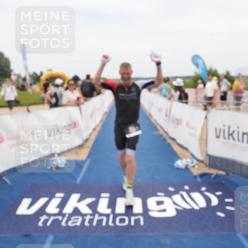 22.06.2025 - Viking Triathlon MichiJ http://msf.ph/oto/8126742 22.06.2025 15:18:21 Ziel 164, 235, 247, 300 meine-sportfotos.de