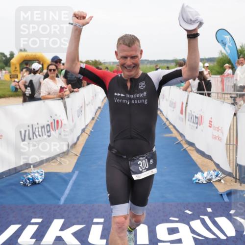 22.06.2025 - Viking Triathlon MichiJ http://msf.ph/oto/8126757 22.06.2025 15:18:22 Ziel 164, 235, 247, 300 meine-sportfotos.de