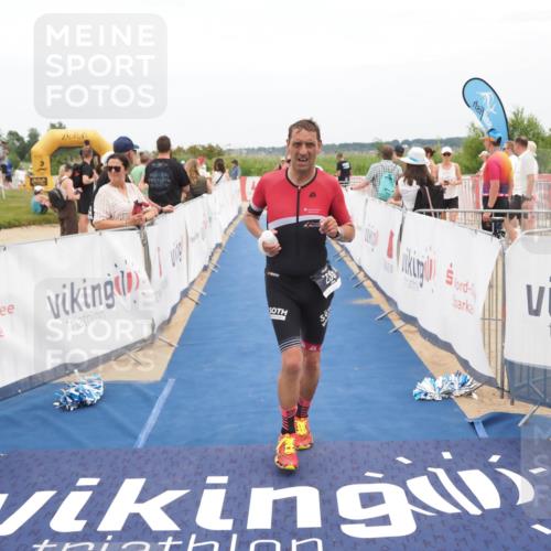 22.06.2025 - Viking Triathlon MichiJ http://msf.ph/oto/8126875 22.06.2025 15:18:26 Ziel 235, 247 meine-sportfotos.de