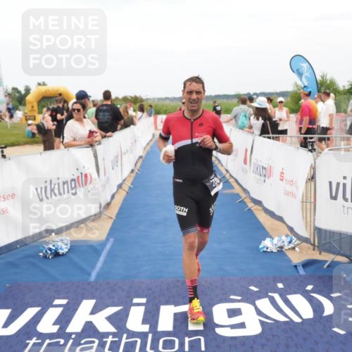 22.06.2025 - Viking Triathlon MichiJ http://msf.ph/oto/8126881 22.06.2025 15:18:26 Ziel 235, 247 meine-sportfotos.de