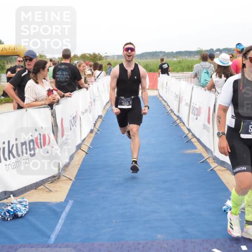 22.06.2025 - Viking Triathlon MichiJ http://msf.ph/oto/8127035 22.06.2025 15:18:34 Ziel 175, 399 meine-sportfotos.de
